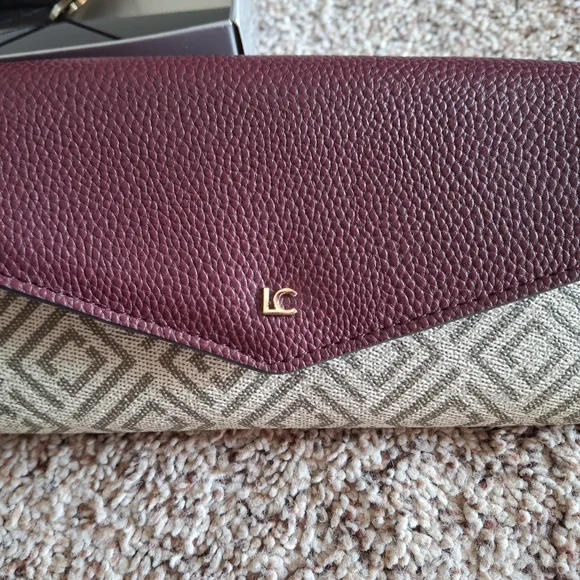 Liz Claiborne Plum Pebbled Leather Wallet and Key Card Case Set - Picture 3 of 12